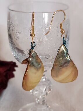 Artisan Natural Shell Dangle Fishhook Earrings NEW